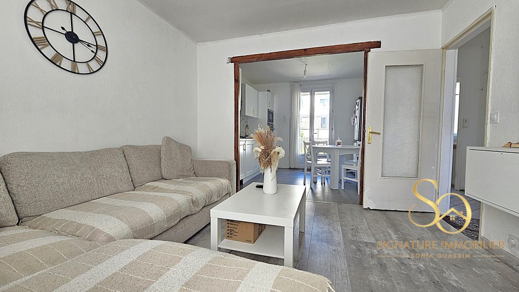 Maison 3 chambres, garage, jardin à EPERNAY (51200) - 178 500 € Maison à vendre trois chambres, garage, jardin EPERNAY 51200 Sonia OUASSIM - Signature Immobilier