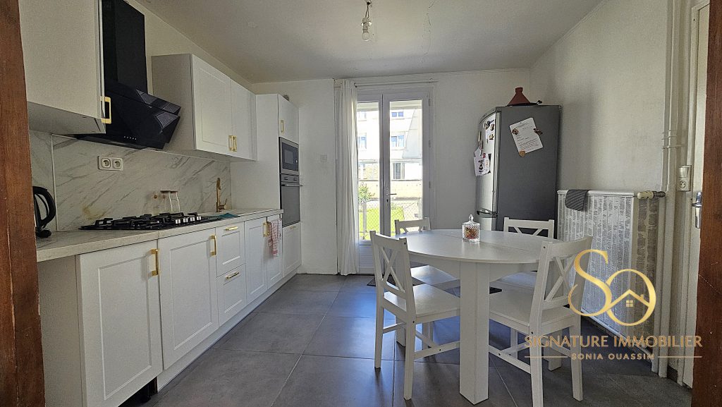 Maison 3 chambres, garage, jardin à EPERNAY (51200) - 178 500 € Maison à vendre trois chambres, garage, jardin EPERNAY 51200 Sonia OUASSIM - Signature Immobilier