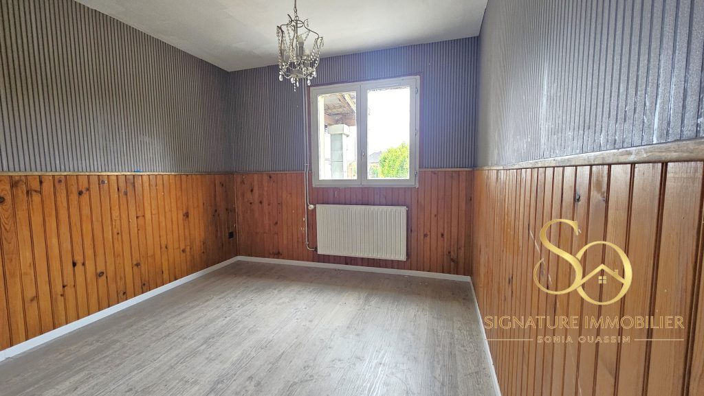 Maison familiale avec vie de plain-pied et grand terrain de 1 430 m2 à Vouzy (51130) - 197 000 € Maison familiale avec vie de plain-pied grand terrain de 1 430 m2 Vouzy (51130) chambre 1 signature immobilier