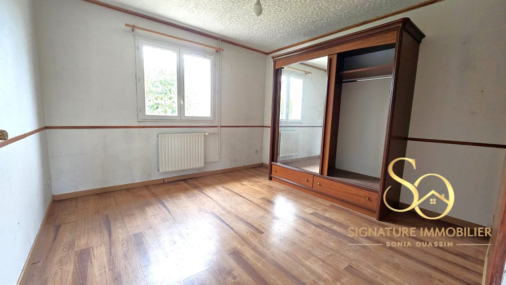 Maison familiale avec vie de plain-pied et grand terrain de 1 430 m2 à Vouzy (51130) - 197 000 € Maison familiale avec vie de plain-pied grand terrain de 1 430 m2 Vouzy (51130) chambre 2 signature immobilier