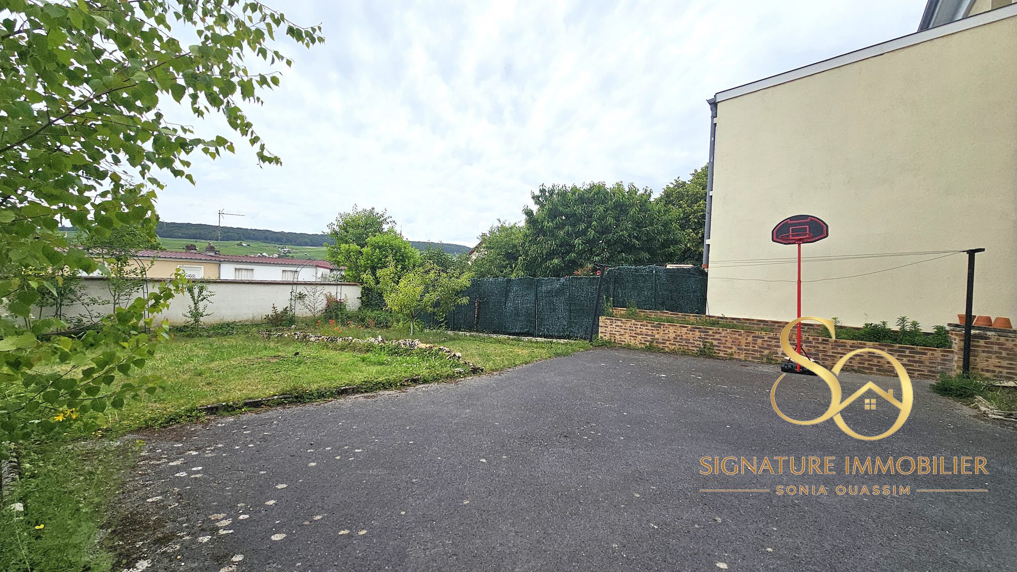 Maison 5 pièces, jardin, garage, sous-sol à EPERNAY (51200) - 244 400 € Maison à vendre à Epernay (51200) jardin cour signature immobilier