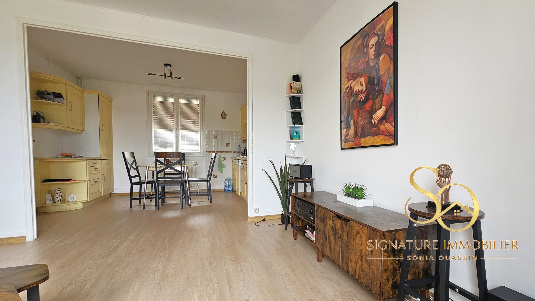 Maison 5 pièces, jardin, garage, sous-sol à EPERNAY (51200) - 244 400 € Maison à vendre à Epernay (51200) salon séjour signature immobilier