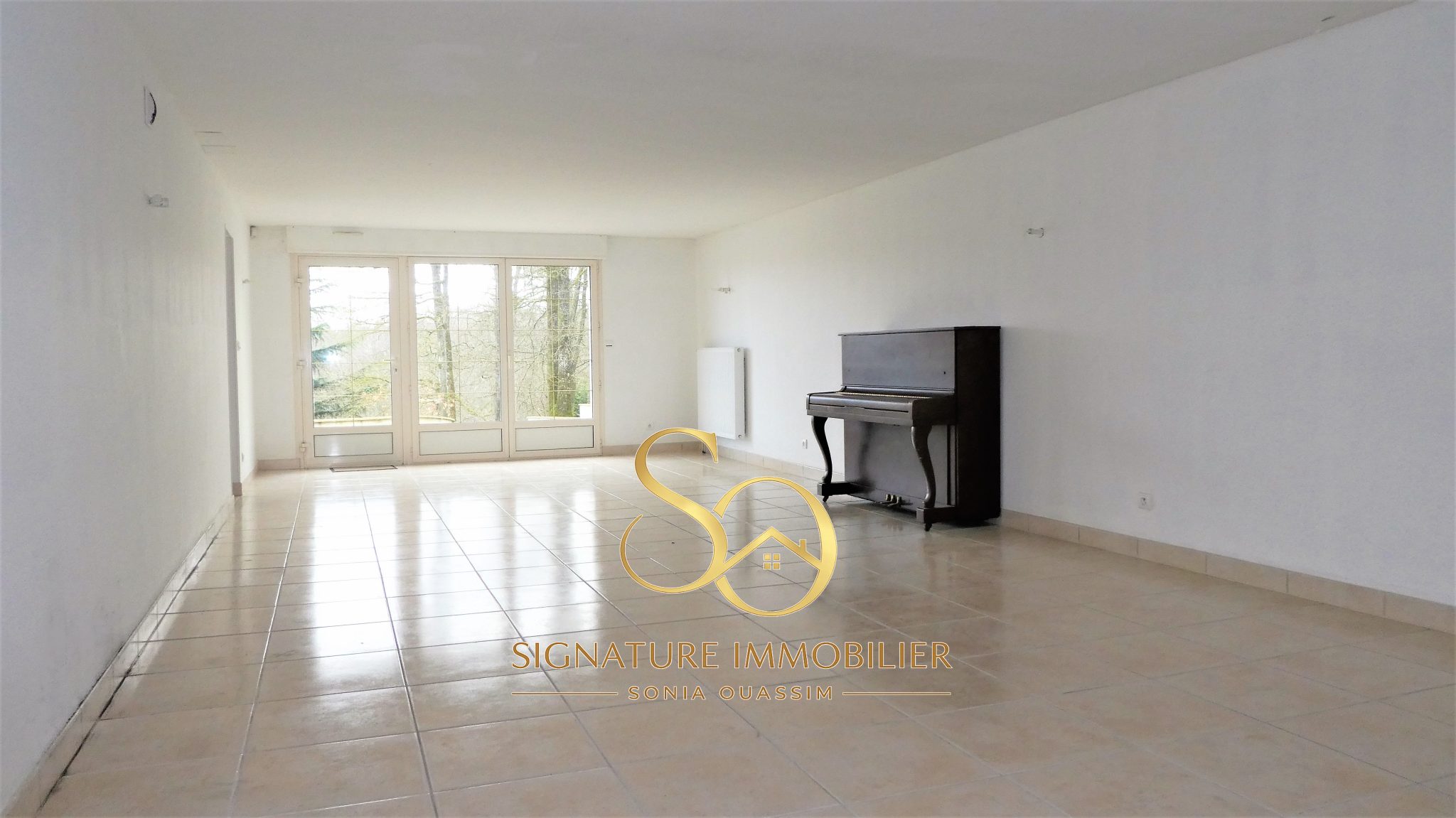 Propriété d'exception d'environ 950 m2 Intimité et beaux volumes à 5 min d'Épernay - 832 000 € Propriété d'exception d'environ 950 m2 Intimité et beaux volumes à environ 5 min d'Épernay