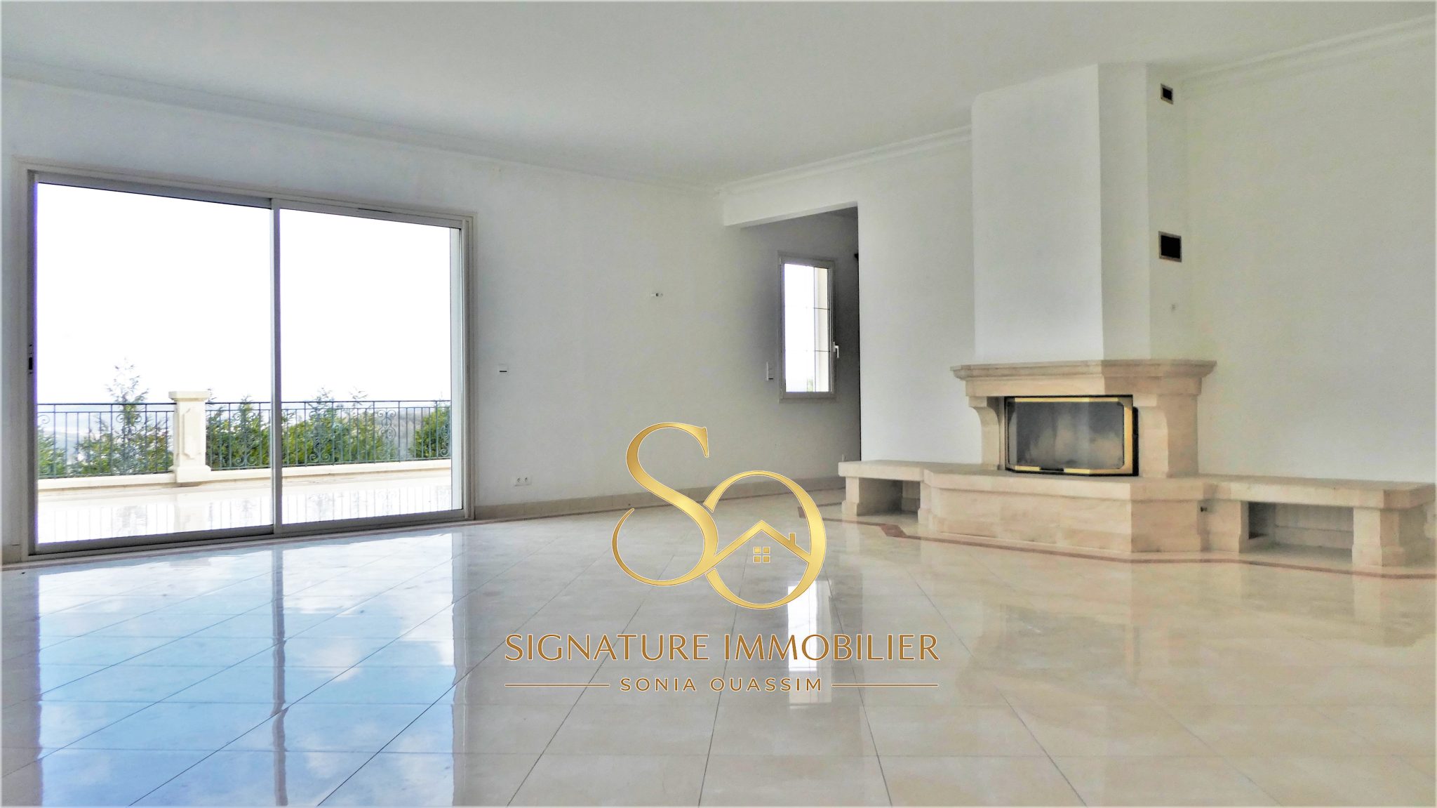 Propriété d'exception d'environ 950 m2 Intimité et beaux volumes à 5 min d'Épernay - 832 000 € Propriété d'exception d'environ 950 m2 Intimité et beaux volumes à environ 5 min d'Épernay