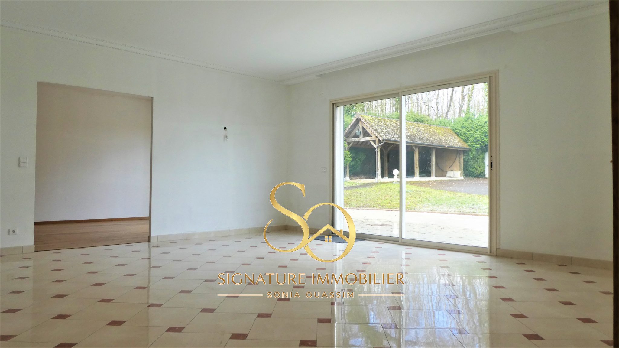 Propriété d'exception d'environ 950 m2 Intimité et beaux volumes à 5 min d'Épernay - 832 000 € Propriété d'exception d'environ 950 m2 Intimité et beaux volumes à environ 5 min d'Épernay