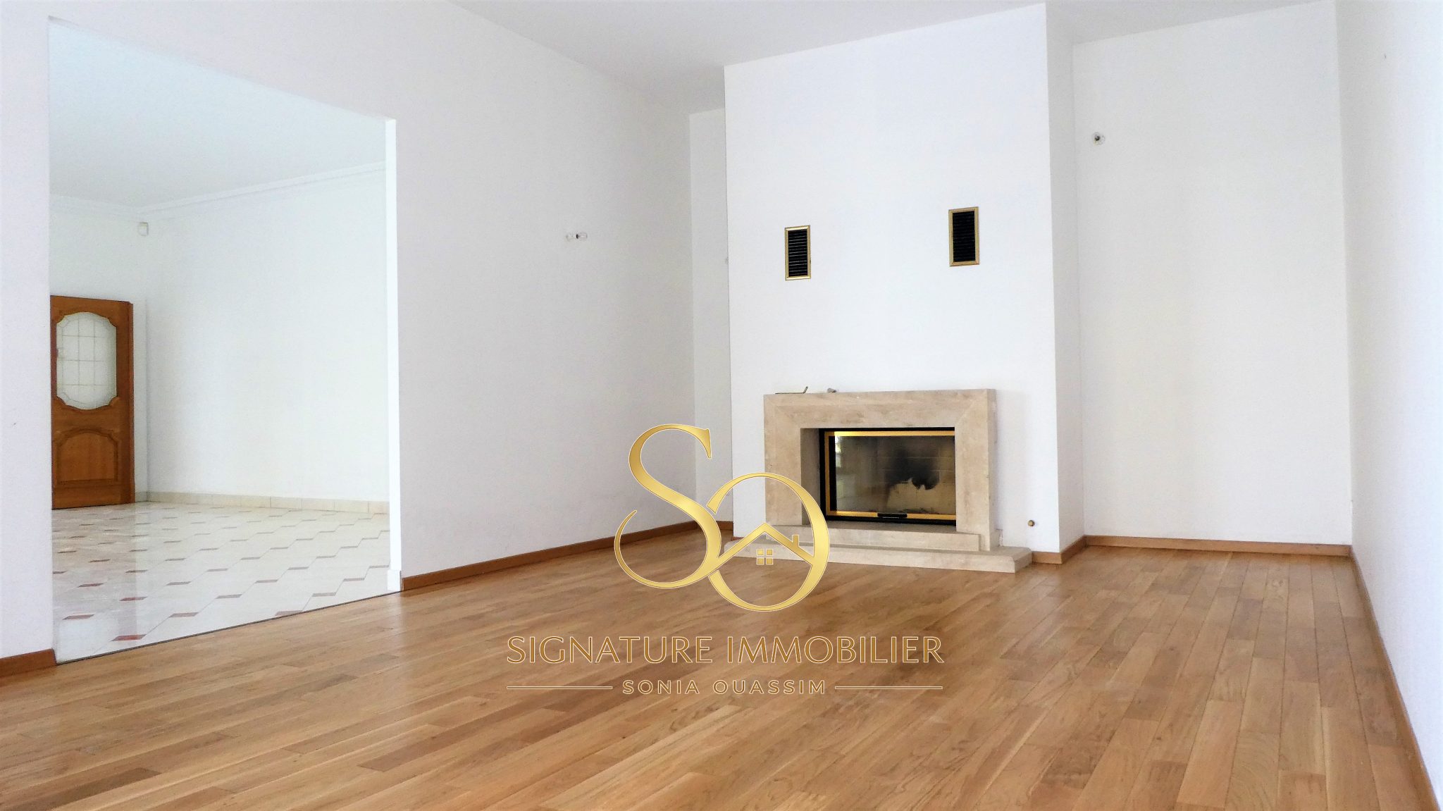 Propriété d'exception d'environ 950 m2 Intimité et beaux volumes à 5 min d'Épernay - 832 000 € Propriété d'exception d'environ 950 m2 Intimité et beaux volumes à environ 5 min d'Épernay