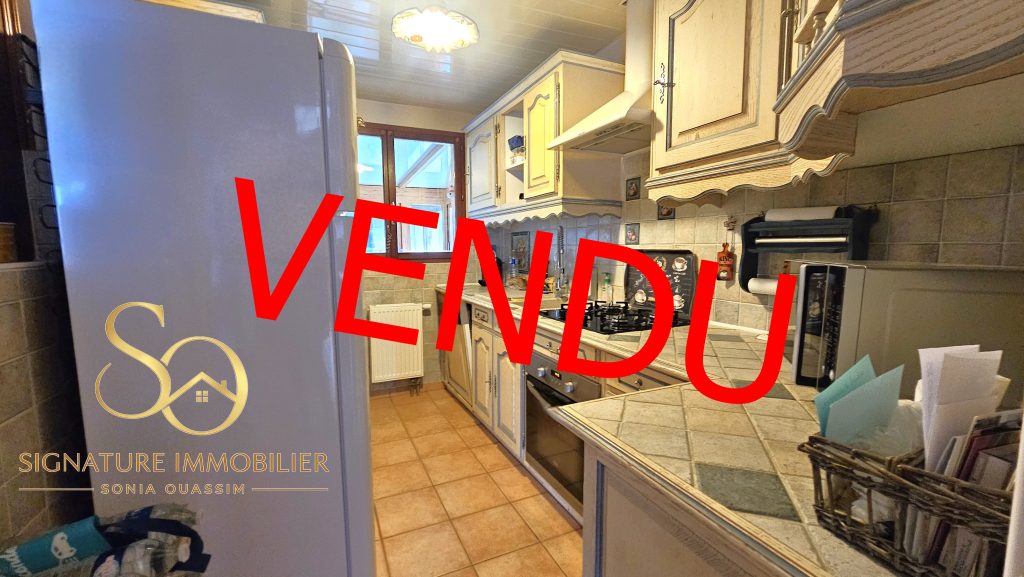 VENDU - Maison plain-pied, 3 chambres, garage, jardin à JALONS (51150) - 259 700 € cuisine signature immobilier