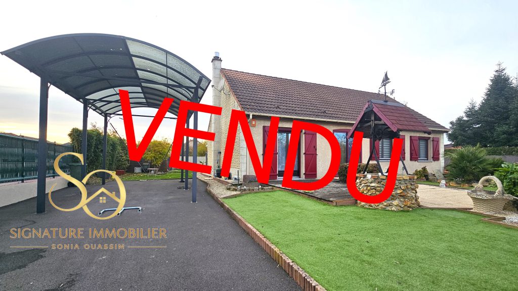VENDU - Maison plain-pied, 3 chambres, garage, jardin à JALONS (51150) - 259 700 € façade avant gauche signature immobilier