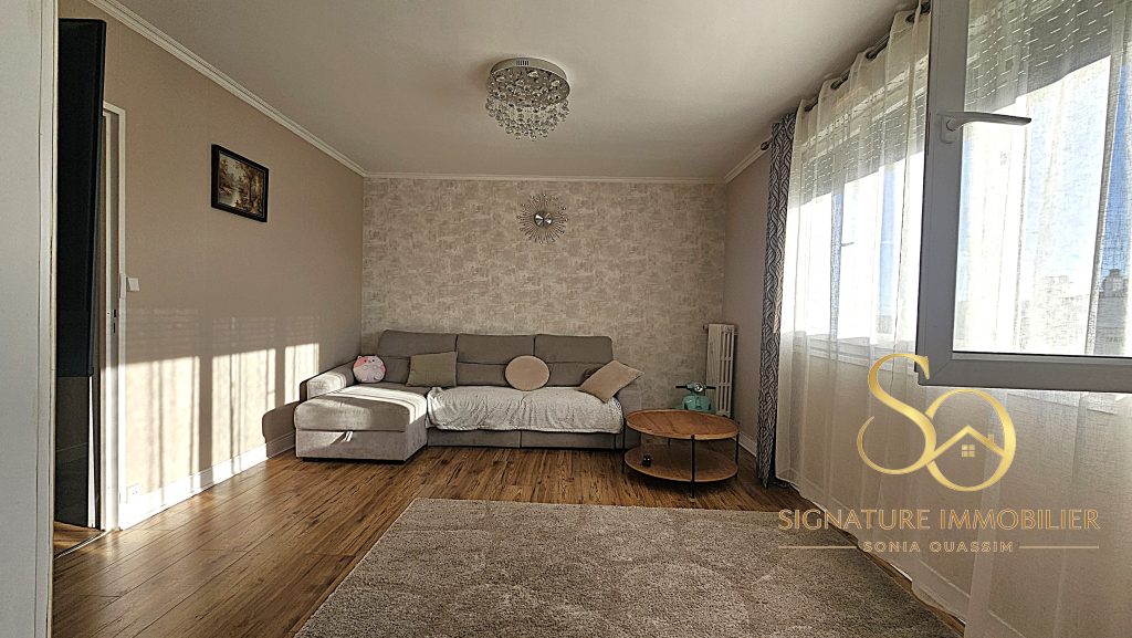 Appartement T3 avec garage et cave à Châlons-en-Champagne (51000) - 85 000 € salon signature immobilier