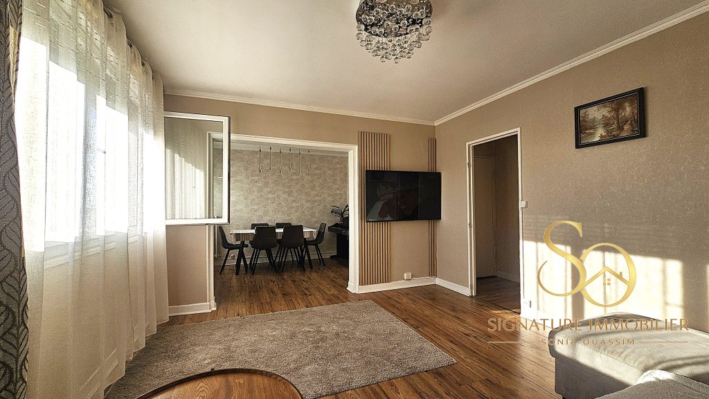 Appartement T3 avec garage et cave à Châlons-en-Champagne (51000) - 85 000 € salon séjour signature immobilier