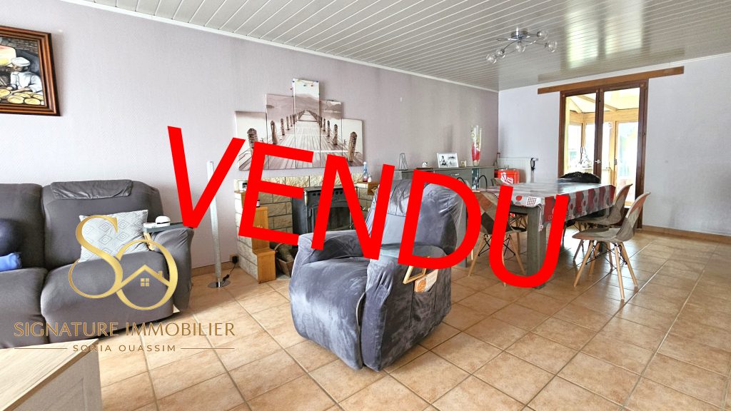 VENDU - Maison plain-pied, 3 chambres, garage, jardin à JALONS (51150) - 259 700 € salon séjour a signature immobilier